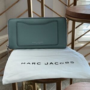 Marc Jacobs Pebbled Leather Zip Wallet in Seafoam Green